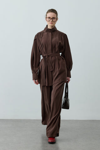 Dik Yaka Büzgülü Takım Kahverengi