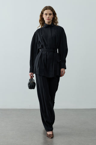 Dik Yaka Büzgülü Takım Siyah