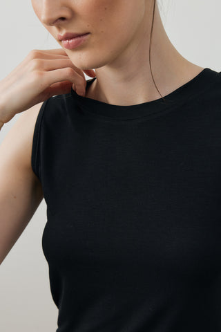 İnce Boğazlı Kolsuz Body Siyah