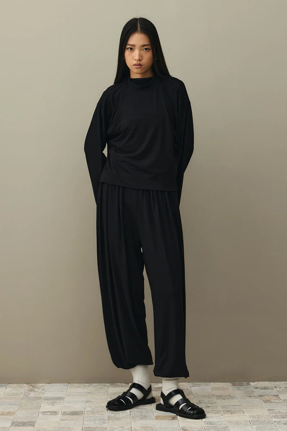 Soft Viscose Short Sweater Black