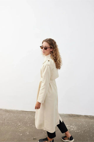 Yakası Parça Detaylı Kadın Trençkot Bej Bej