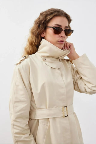 Yakası Parça Detaylı Kadın Trençkot Bej Bej