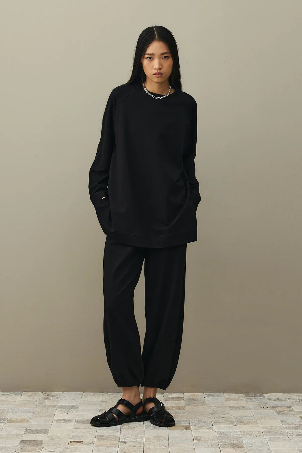 Basic Sweatshirt with Slit Detail Black